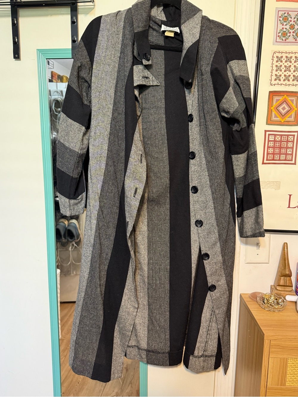 Vintage ⭐️ Womens Black & Gray Striped Long Coat Jacket -1960s